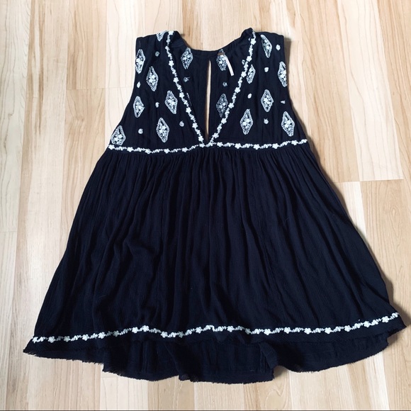 Free People Tops - ⭐️ Free People Black Embroidered Diamond Tank